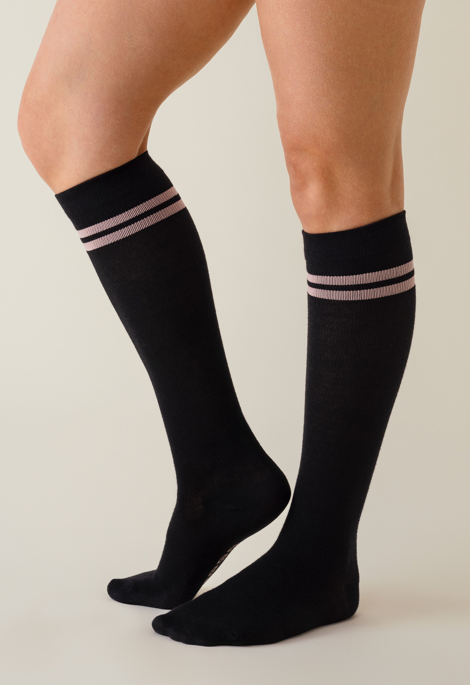 Essential compression socks - Black gallery