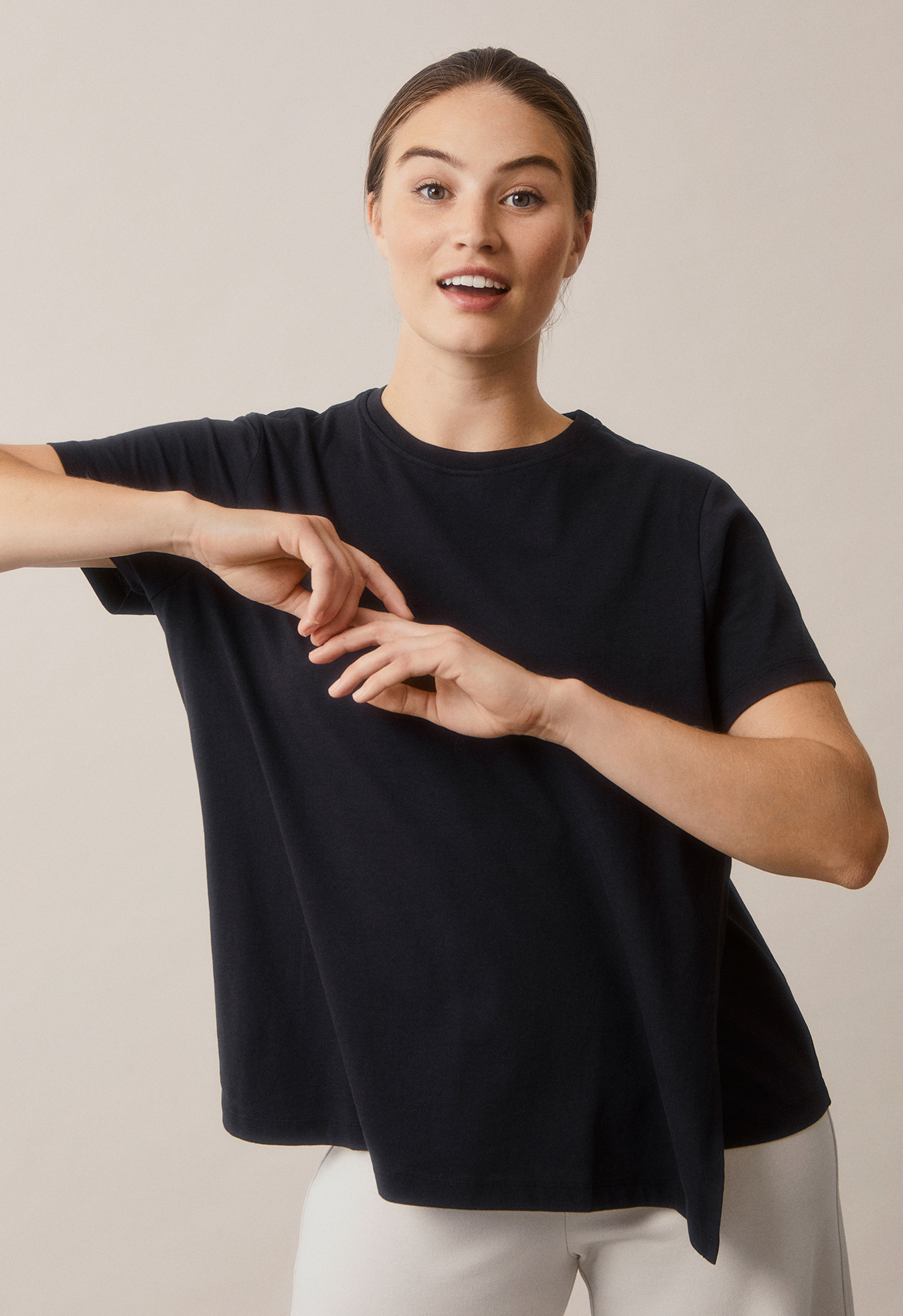 Maternity t-shirt with nursing access - Black - PRE-ORDER – Ships at the beginning of February gallery