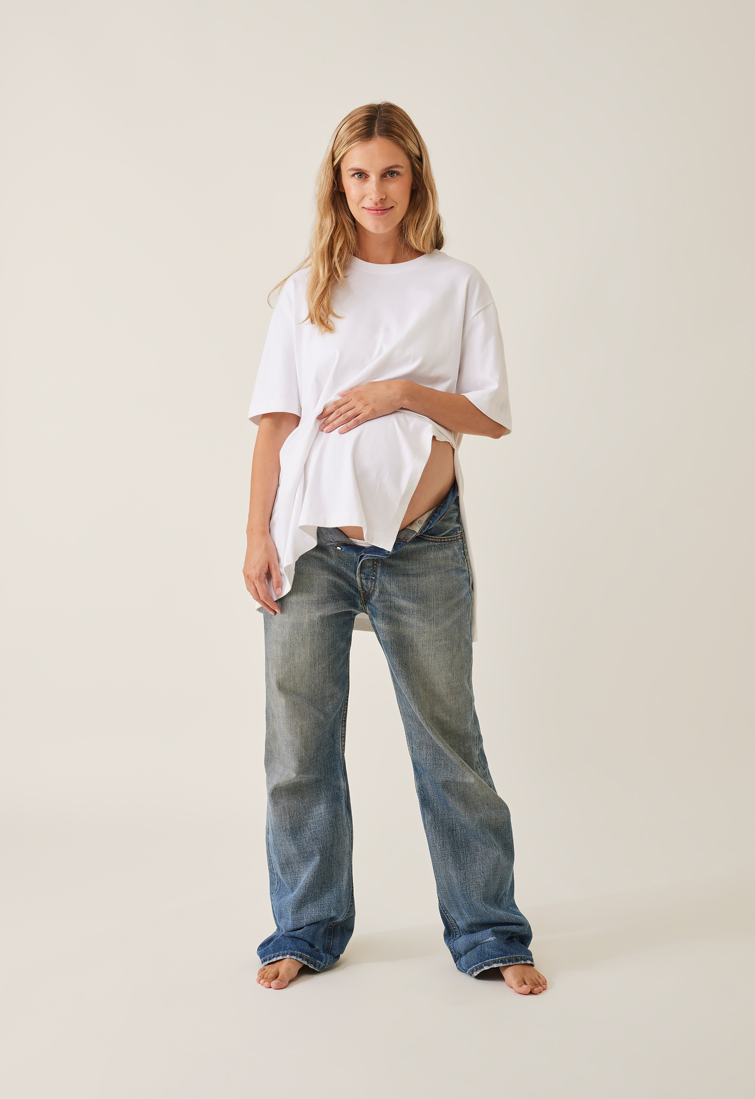 Oversized maternity t-shirt with slit - White